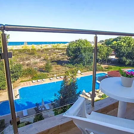 Amfibia Complex 3*